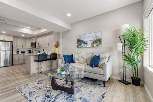 Calgary Casa | Brand New Luxury Walk-out Suite - Calgary