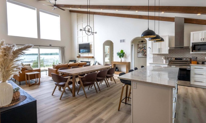 Northern Bruce Peninsula Cabaña | Brand new modern cottage build In Tobermory near Singing Sands