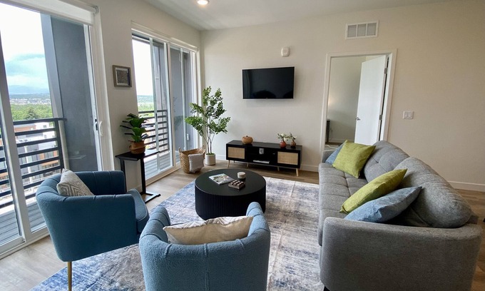 Berkley Apartamento | Brand New Modern Mountain View 2 Bed 2 Bath Apartment