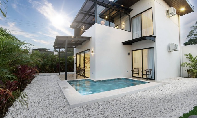 Aguas termales de Arenal Villa | Villa Privada Nueva con Piscina, Vistas Panorámicas y Comodidades Modernas