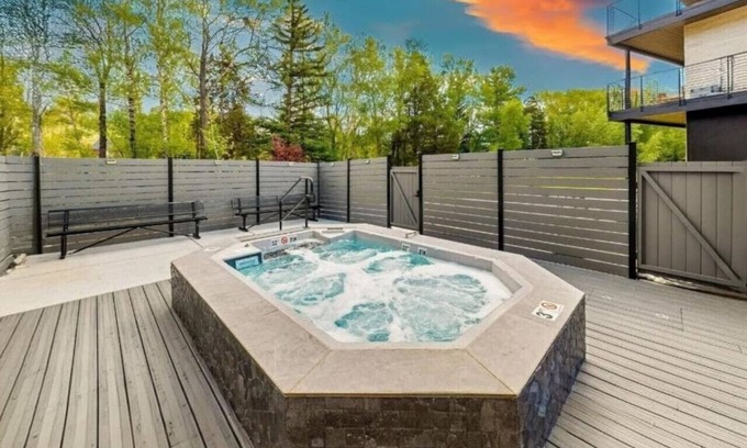 Willow Grove Condominio | Brand new property with hot tub, fire pit, parking, covered ski storage, and more!