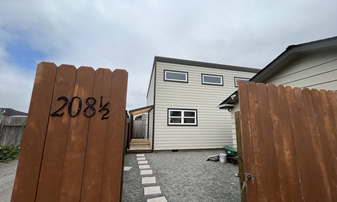 Eureka Casa | Brand New, Quaint 2 bedroom in Eureka. Walking distance to Henderson Center