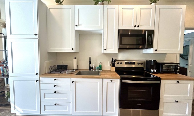 Lakeside Apartamento | Brand New Studio with Amazing Mountain Views! San Diego area Countryside.