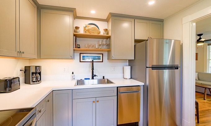 Camden Apartamento | Brand new!! Thoughtfully renovated ground floor apartment in downtown Camden.