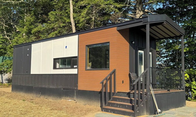 Woolwich Cabaña | Brand new tiny home located directly on Merrymeeting Bay. Serene retreat.