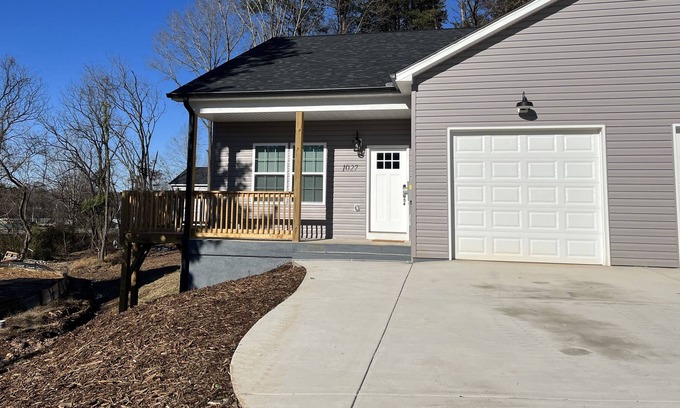 Hickory Casa | Brand new townhome with open space concept thru out all the home!