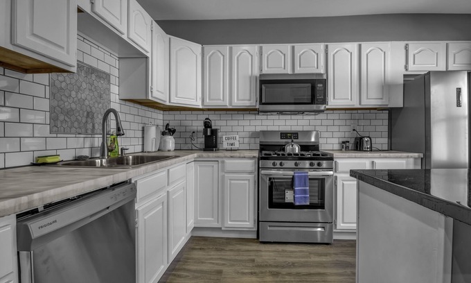 Front Park Casa | Brand New upper unit Buffalo NY