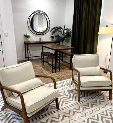 Pumpkin Center Apartamento | Brand New, Upscale 1BR 1BA Studio