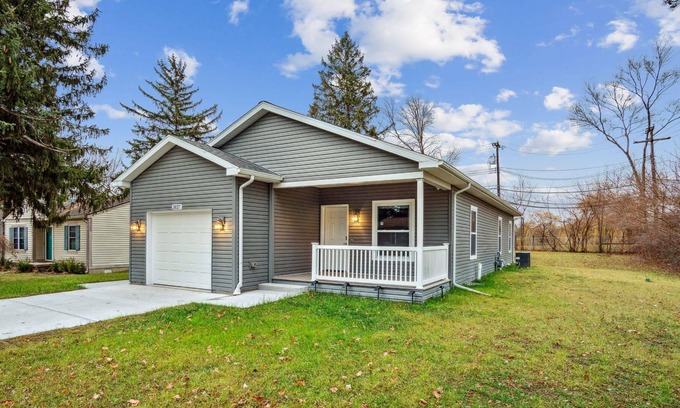 Ann Arbor Casa | Brand New Vibrant Retreat! 10 min from Michigan Staduim
