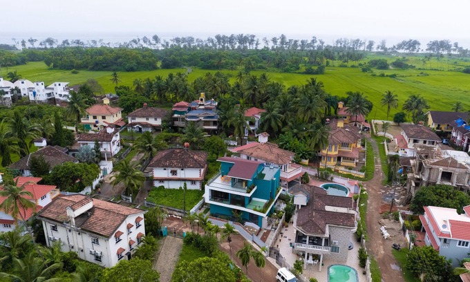 Fatona Casa | BRAND NEW VILLA LARGE POOL 5 STAR AMENITIES WALKING DISTANCE TO BEAUTIFUL BEACH