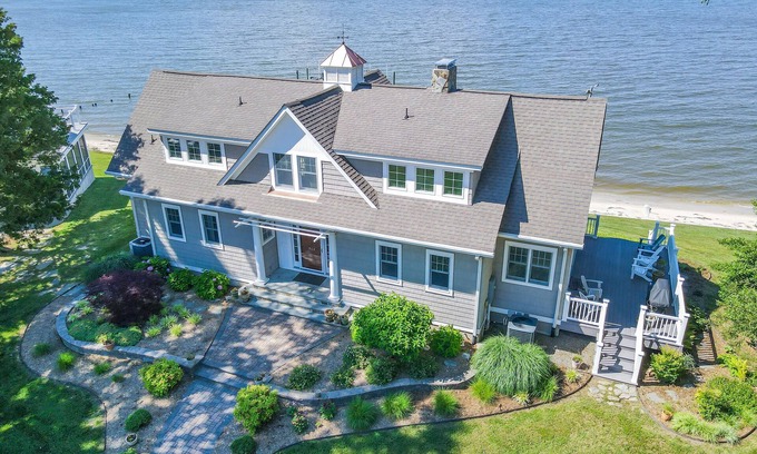 Mount Holly Casa | BRAND NEW waterfront Retreat in beautiful Montross, Virginia