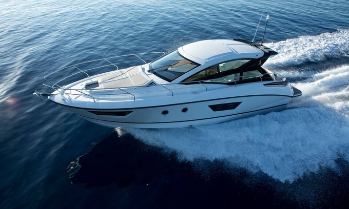 Black River Alquiler De Eote | Nuevo yate - GT 40