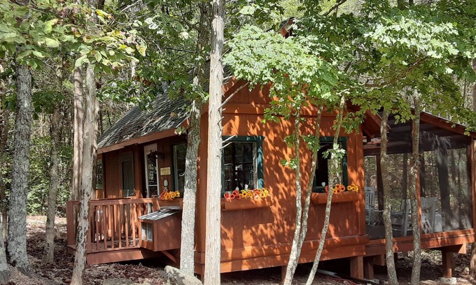 Branson Cabaña | BRANSON HOBBY FARM FOR COUPLES Beautiful Rustic Cottage/Hot Tub and Hobby Farm
