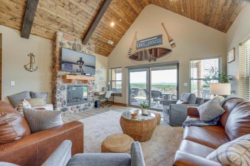 Table Rock Casa | Branson Log Cabin Near Silver Dollar City and Lake!