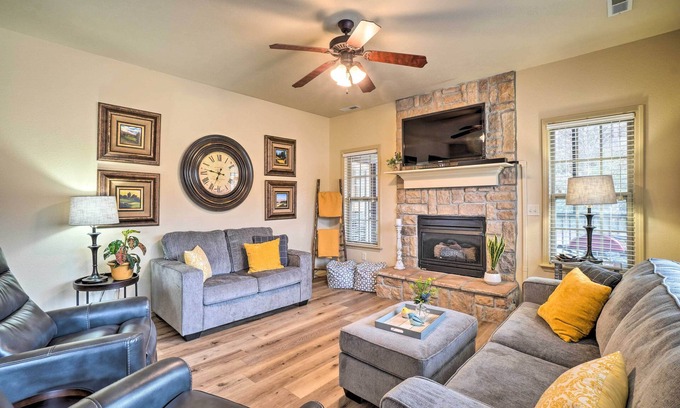 Branson West Villa | Branson West Villa w/ Golf Course View & Pool!