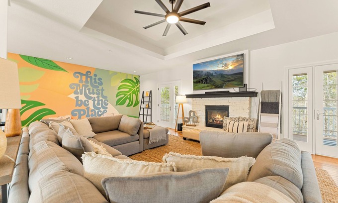 Branson Casa | BransonBliss: Golf, CommunityPool, Fireplace, Workspace, 30ft patio