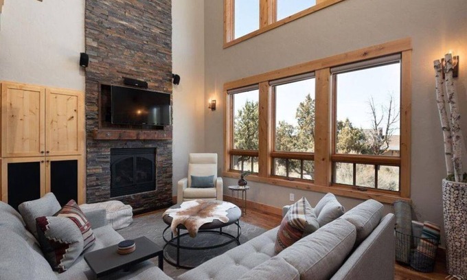 Powell Butte Cabina | Brasada Ranch 2-Story Cabin with Loft; Sleeps 6