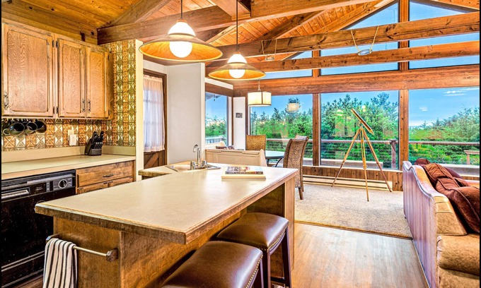 Copalis Beach Casa | Brathouse By The Sea - Easy Access to the Pacific