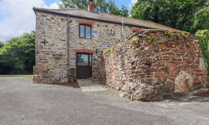 St Wenn Cabaña | BRAY COTTAGE, pet friendly, with open fire in Winnard's Perch