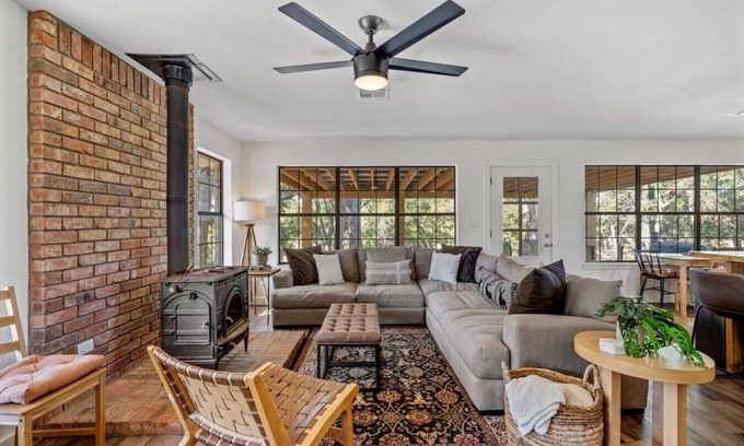 Aquilla Cabina | Brazos Riverside Cottage - Family, Fun Getaway