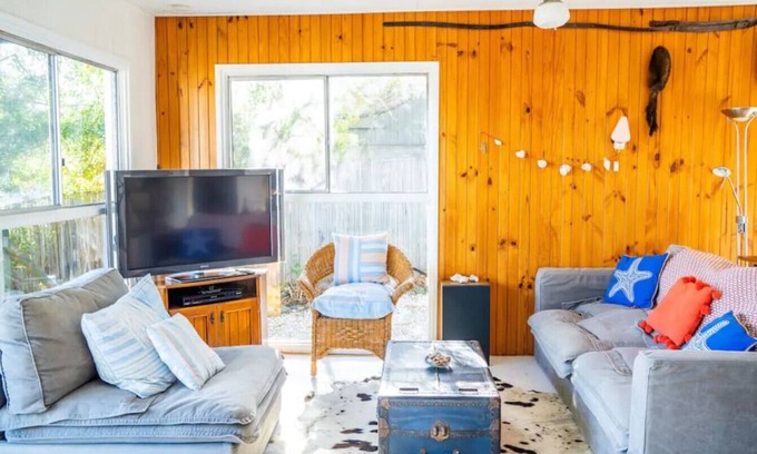 Breamlea Casa | BRE001 · Blissful Blue: Charming Beach Shack in Breamlea