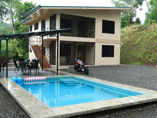 Cantón de Parrita Apartamento | Breadfruit House, Pool and BBQ