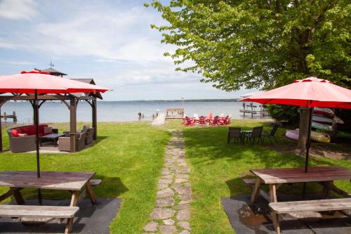 Geneva Casa | Break Away Hot Tub Lake Access & Game Rooms