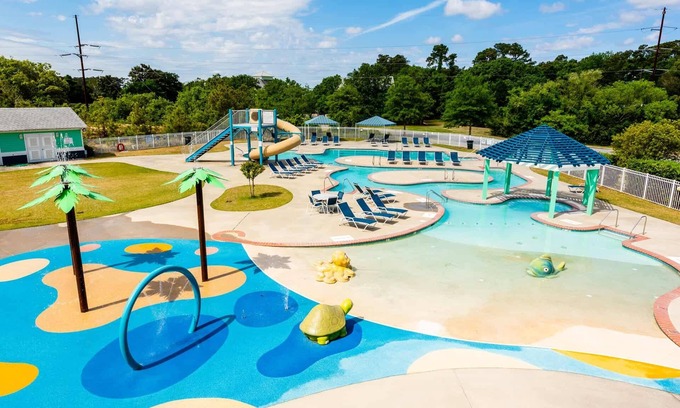Bermuda Bay Condominio | Break Time 3 BR, 3.5 Bath, Mini-Waterpark, Pool, Gym, Linens Provided Sleeps 7