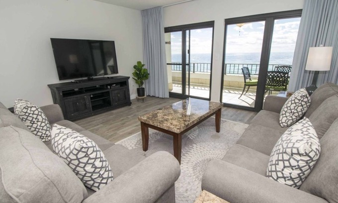 Destin Condominio | "Breakers East 502" Gulf Front 2BR/2BA Beach setup included