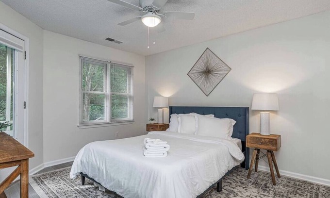 Columbia Apartamento | 💎 Breakfast at Tiffany’s 💎 Gated Columbia Condo!