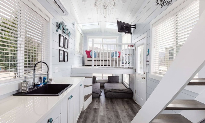 Apple Valley Apartamento | Breakfast at Tiffany's