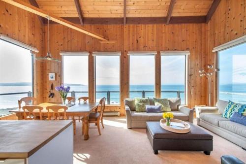 Dillon Beach Casa | Breaking Waves! On the Bluff! AMAZING VIEWS! BBQ! Fast WiFi! Walk to Beach!