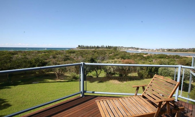 Bermagui Casa | Breakwater 1 - 1 Narira Street- Beachfront Bermagui Wifi provided