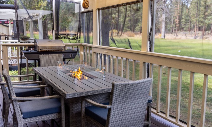 Plumas Eureka Estates Casa | Breath in Fresh Mt Spring Air from a Private Deck w/a River & Golf Course View