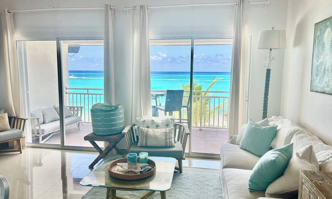 South Bimini Apartamento | Breath taking OCEAN FRONT 5L Bimini Cove just steps from pool & Tiki bar