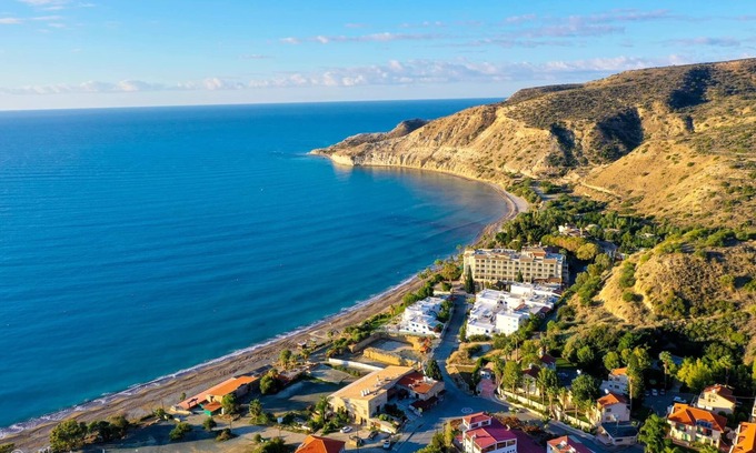 Pissouri Casa | Breath-taking sunrise &sea view, close to amenities ,Great for couples & family.