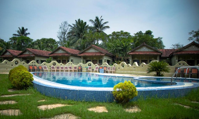 Diamond Harbour Complejo | Breathing Earth - Rooms and Pool