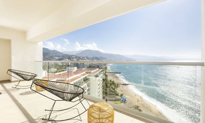 Colonia Olímpica Apartamento | Breathtaking 2BR Oceanfront Paradise with Panoramic Views