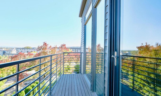 Corbett - Terwilliger - Lair Hill Casa | Breathtaking 3-Bedroom Getaway in the Heart of Portland