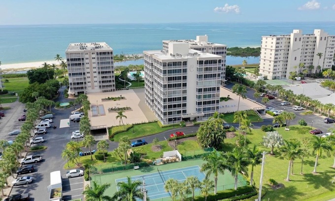 South Island Condominio | Spectacular Beachfront 2-Bedroom Luxury Oasis with Breathtaking Ocean Views