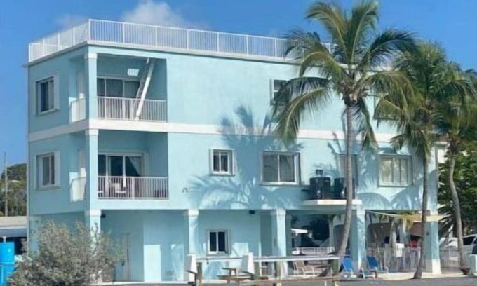 Key Largo Village Casa | Breathtaking BAYSIDE VIEWS, private beach and boat ramp access, manatees galore!