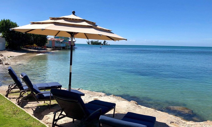 Cabo Rojo Apartamento | Impresionante propiedad frente a la playa en Joyuda, Cabo Rojo
