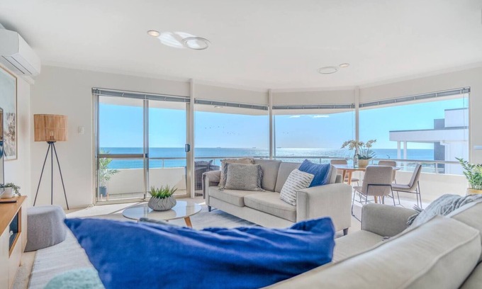 Cottesloe Casa | Breathtaking Beachside Sunsets
