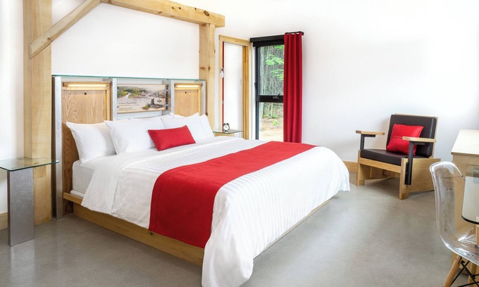 Mauricie Casa | Breathtaking Escape w/ Fireplace, BBQ, Wellness & Soothing Du Loup river View