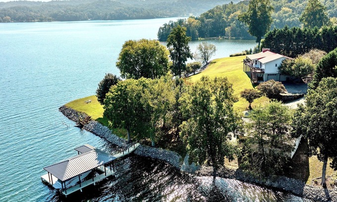 Ten Mile Casa | Breathtaking Lake Views | Private Boat Ramp, Sleeps 12!