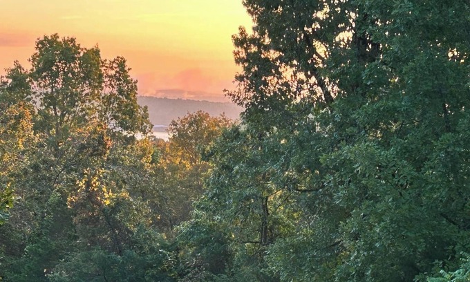 Gamaliel Cabina | Breathtaking lake view on Lake Norfork..... “804 HUT”- the reel escape!
