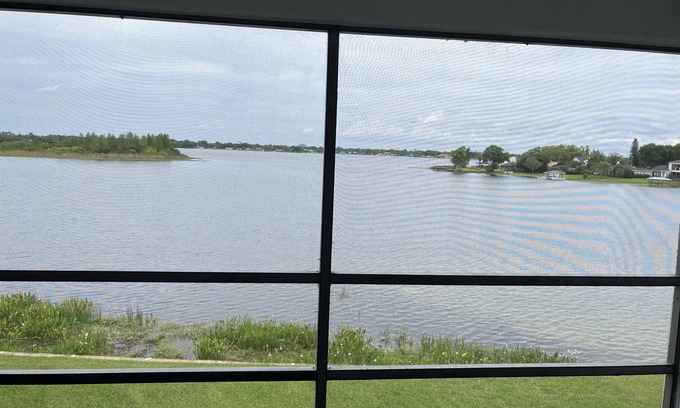 Northwest Orlando Condominio | BREATHTAKING LAKE VIEW CONDO ON TOP FLOOR