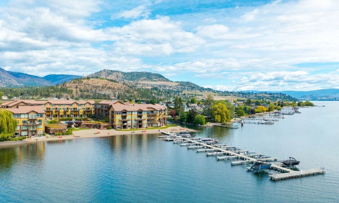 Westbank Condominio | Breathtaking Lakefront Condo with Boat Slip
