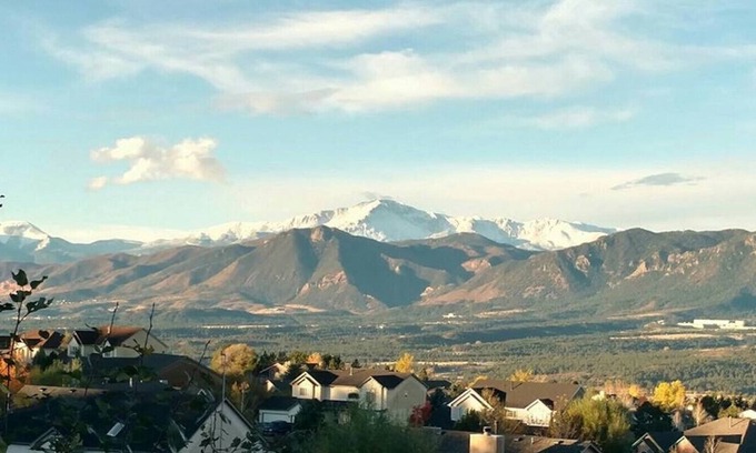 Colorado Springs Casa | Impresionantes vistas a la montaña | Cerca de la Academia de la Fuerza Aérea | Bañera de hidromasaje en Master