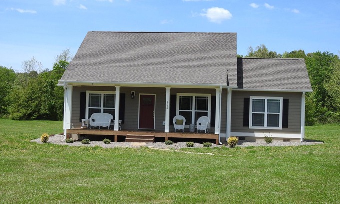 Young Harris Casa | Breathtaking mountain views from your front porch